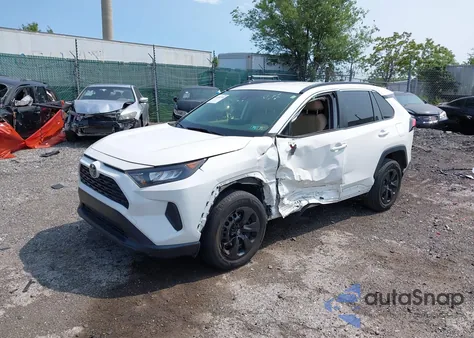 2019 Toyota Rav4 Le z USA, uszkodzony, nr VIN JTMF1RFV0KD045059
